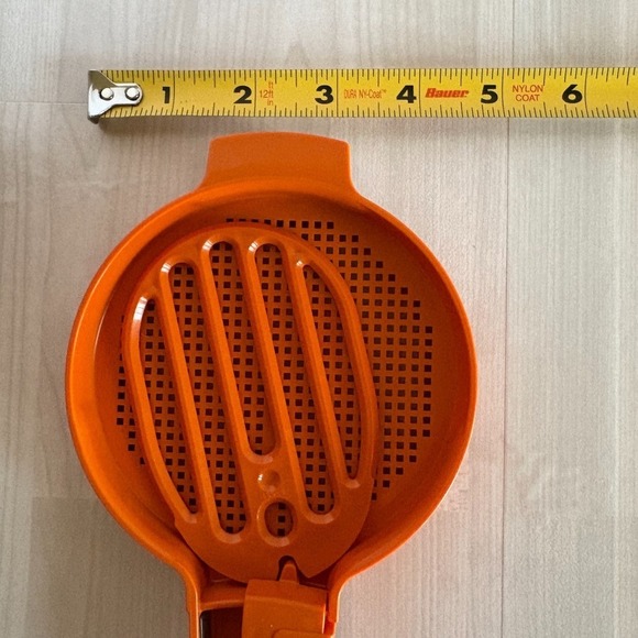 🧡 Vintage Tupperware Sift-It Paddle Hand-Held Sifter Harvest Orange USA EUC - Picture 6 of 7